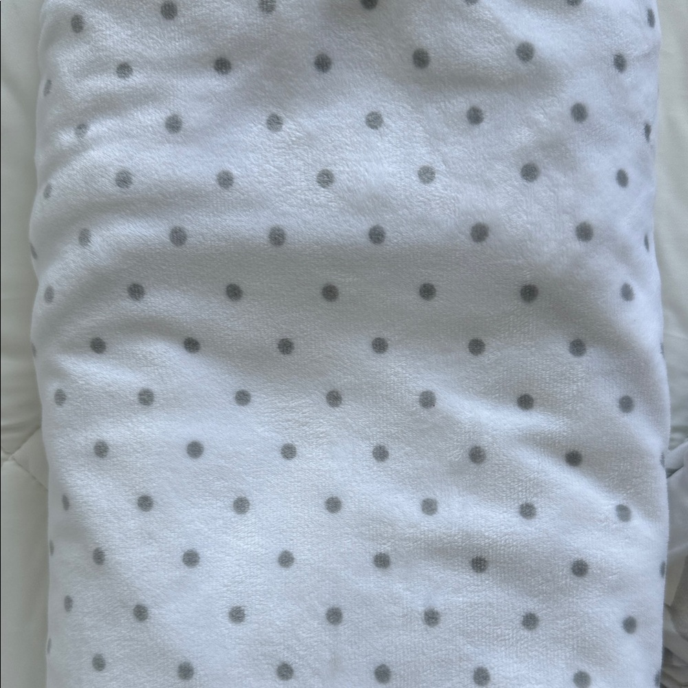 Pottery Barn Kids White and Gray Polka dot luxe chamois crib sheet. GUC. - Picture 2 of 2
